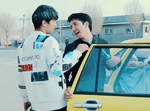 ئانار پىشتى-قالايمقان ناخشا ئېيتما 