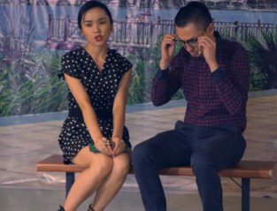 كۆزئەينەك-بىز تىياتىر كۇلۇبىنىڭ يېڭى ئىتوتى