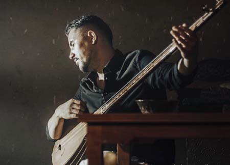 يالغۇز كىشىلىك ئولتۇرۇش | مەۋلان مەمتىمىن