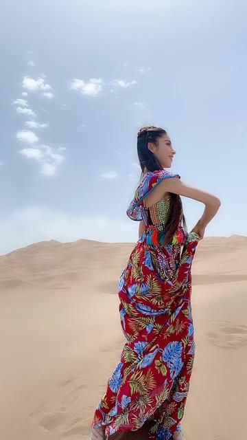 那个墙上的一个烟囱，这个墙上的一个莫拉。。。活泼啊。