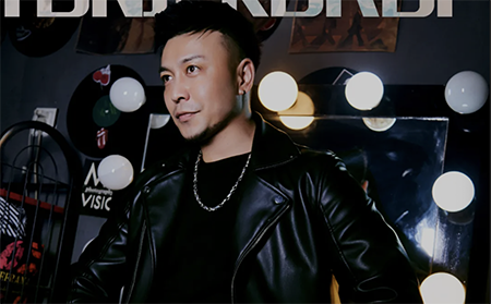 تۇنجى كۆرۈپ-ئەكبەر ئەخمەت