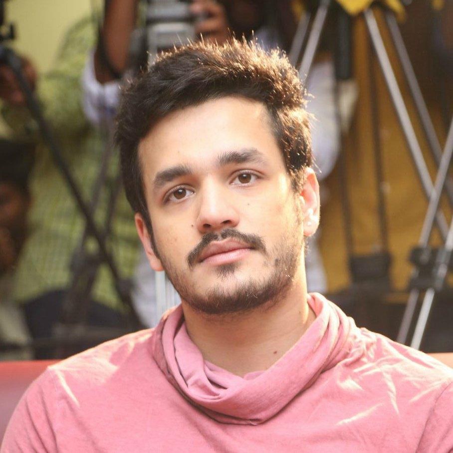 ئاكىر ھاجىنەنى