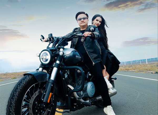 مۇھەببەت گۈزەل-ئادىلجان مەمتىمىن