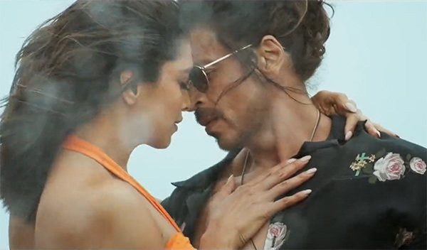 Besharam Rang-شاھرۇخان فىلىمنىڭ ناخشىسى